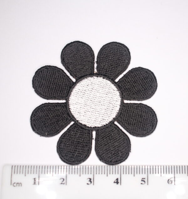Black and white daisy iron on patch